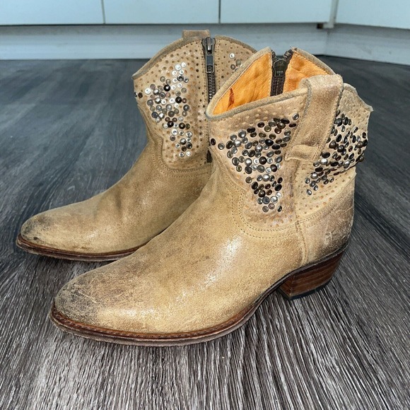 Frye Deborah Studded 77862 Zipper Distressed Moto Ankle Western Boots Size 6m - Picture 1 of 12